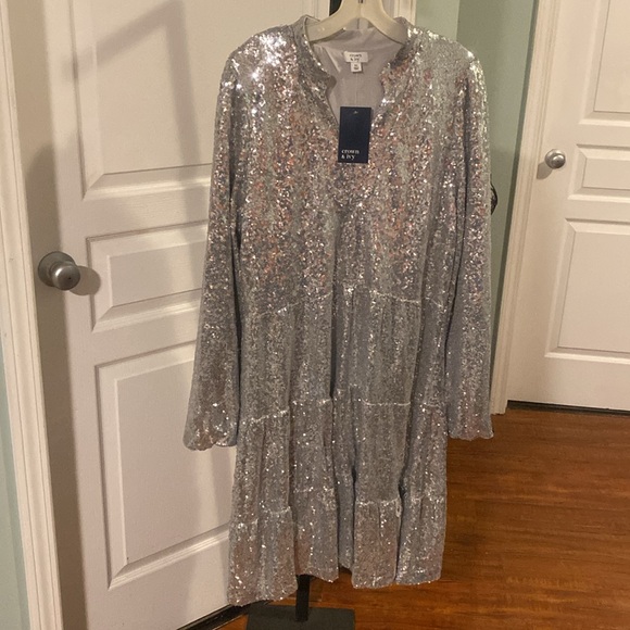 NWT CROWN & IVY SEQUIN PULLOVER SILHOUETTE DRESS - Picture 4 of 13